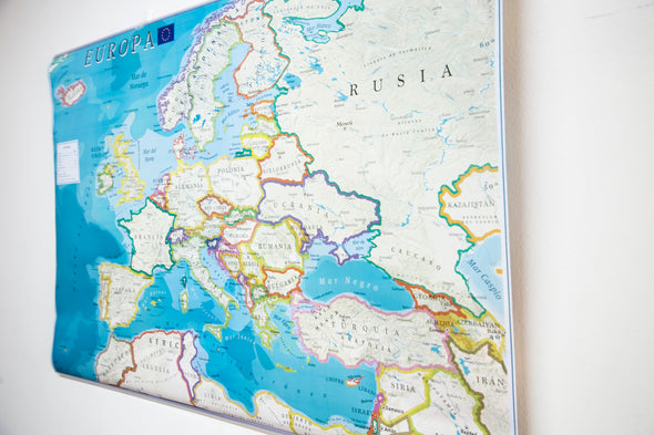 Planisferio mundial político banderas y mapa de Europa